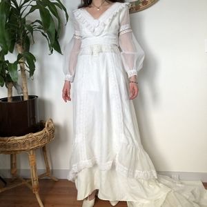SOLD💫Vintage 70s Bohemian Wedding Dress